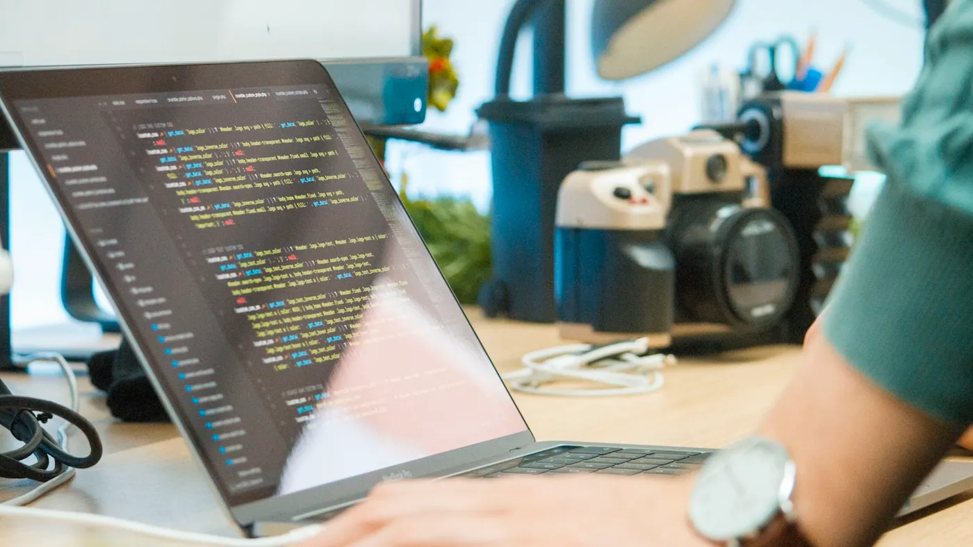 Projektarbeit und technische Website Betreuung